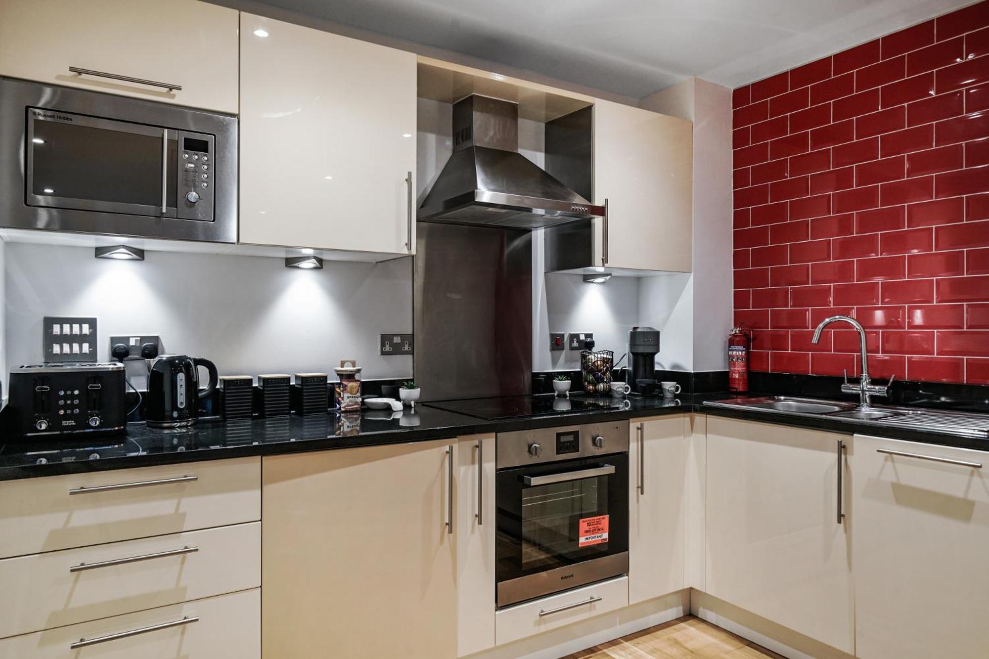 Spacious 1 Bed Flat With Balcony Minutes Walk To Canary Wharf