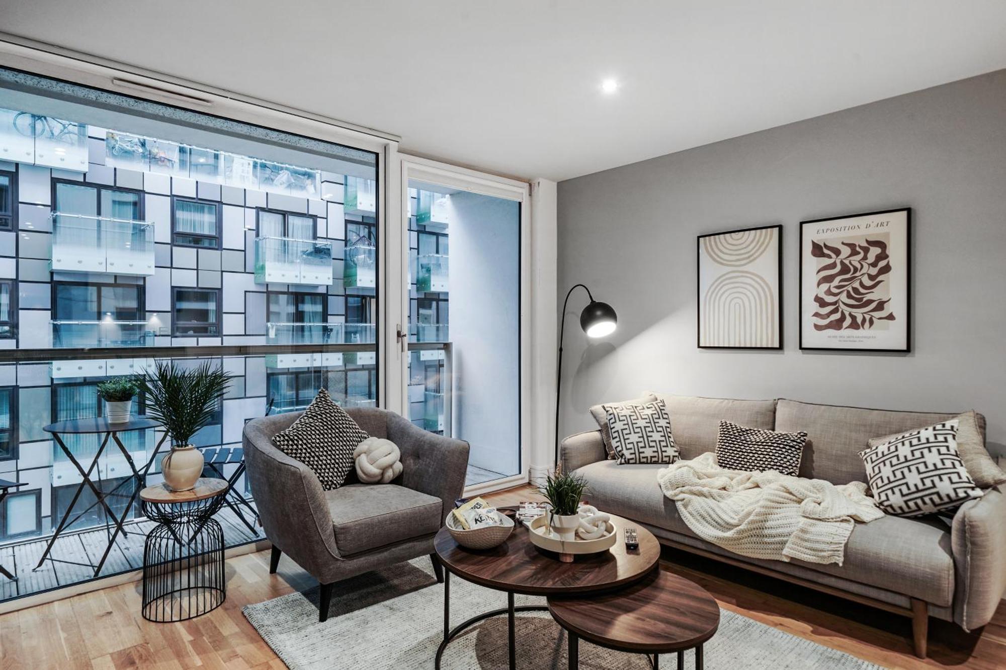 Apartment Spacious 1 Bed Flat With Balcony Minutes Walk To Canary Wharf