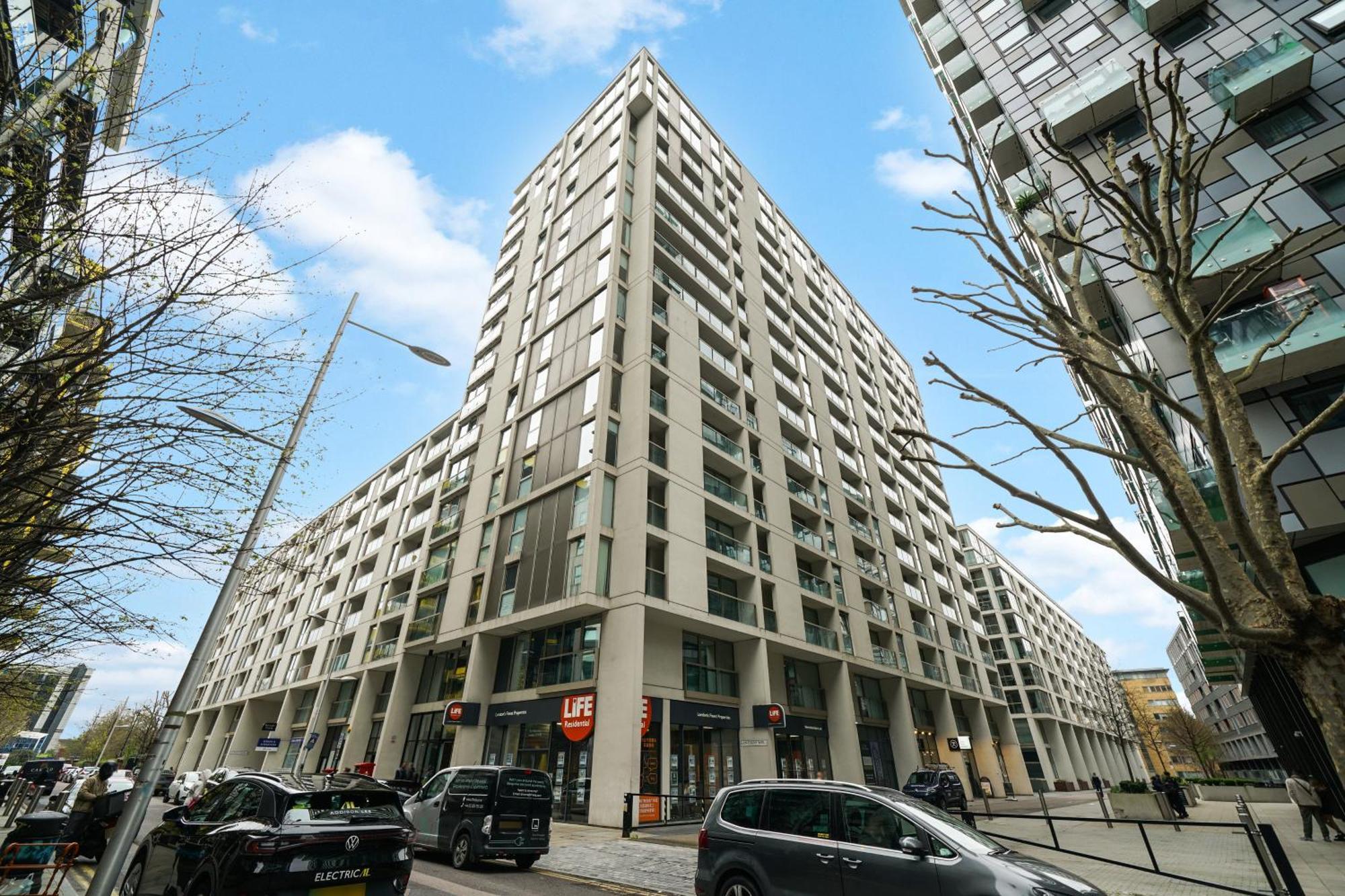 Spacious 1 Bed Flat With Balcony Minutes Walk To Canary Wharf * London